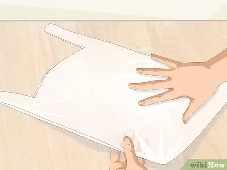 Image titled Bleach a Lace Closure Step 1