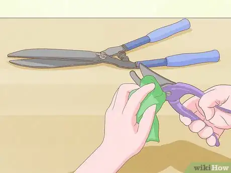 Image titled Prune Red Robin Step 1