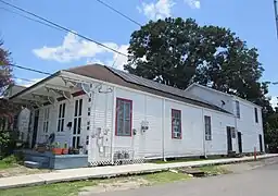 Double shotgun camelback (or shotgun double camelback) in Carrollton