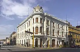 Edificio Popular y Porvenir