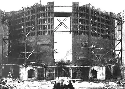 234-A Pair of Gates - Gatun Locks.jpg