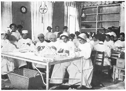 271-PREPARING BANDAGES.jpg