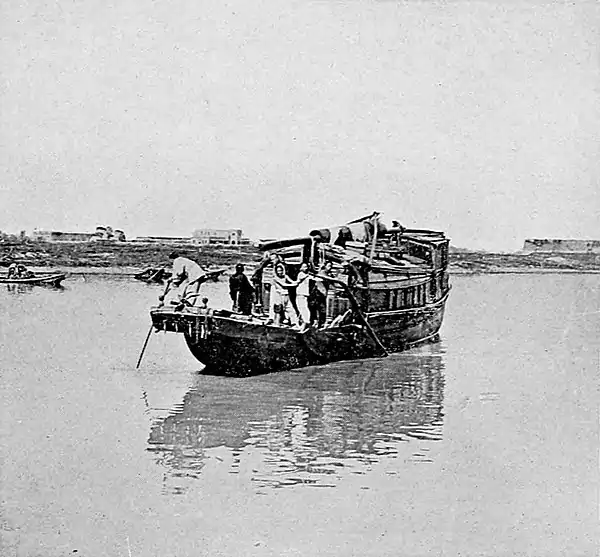 Farmers of forty centuries - Residence houseboat, China.jpg
