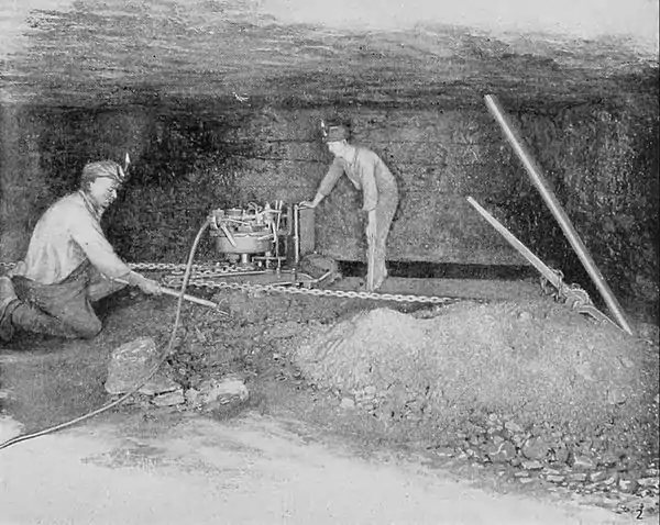 NIE 1905 Coal - coal mining - cutting across face of room.jpg