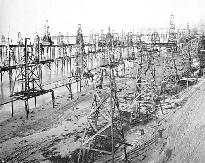 NIE 1905 Petroleum - oil wells on the beach at Summerfield (California).jpg