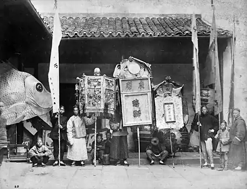 Zug beim Begräbniss einer vornehmen Mandarin (Beamter)