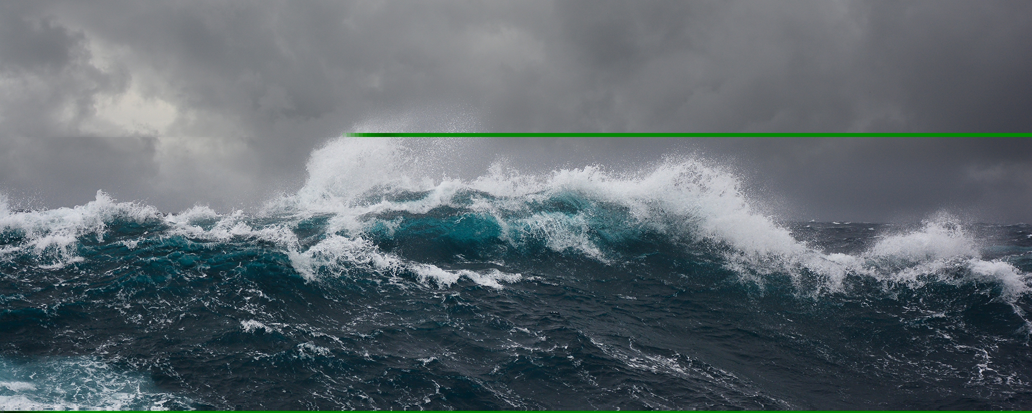 olas del océano en una tormenta